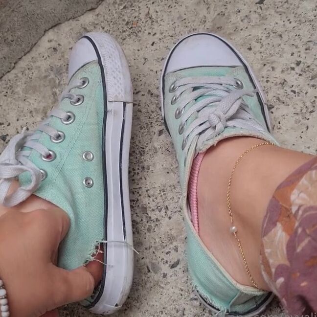Evvalion Nicknamed Evvalion 05 06 2022 Onlyfans Video Tell Me What Should I Do With My Damaged And Old Converse