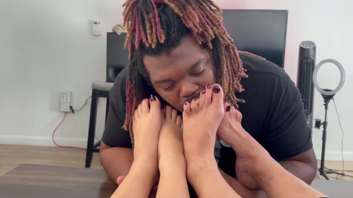 Sweetiestoes Aka Yourfeetsweetie Onlyfans Yum Yumm Eat