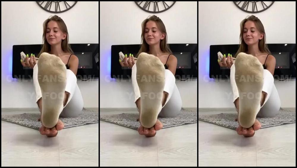 Ygoddess Aka Ygfoot Onlyfans Its Very Hot Outside And My Socks Smell A Lot They Are Just Disgusting Just As You Arep
