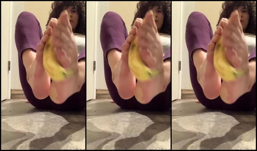 Natasha Aka Vibez3 Onlyfans Look At How Amazing My Long Toes Look Wrapped Around This Banana It Feels And Sounds Even Better