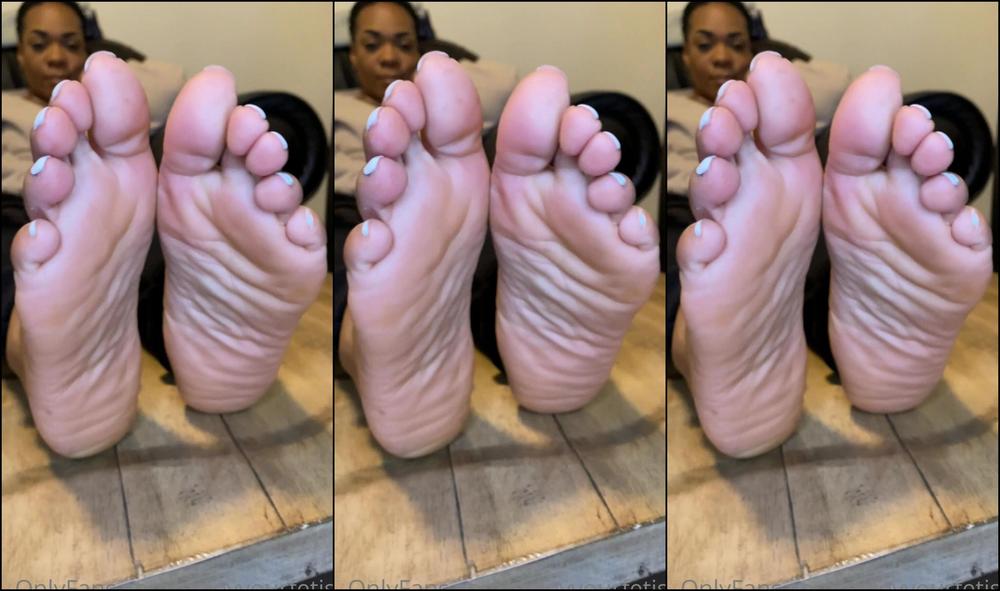 Enjoyyourfetish Amazing Foot Play With Mytoptiertoes She Getting Her Feet Back Wet In The Foot Fetish Wor