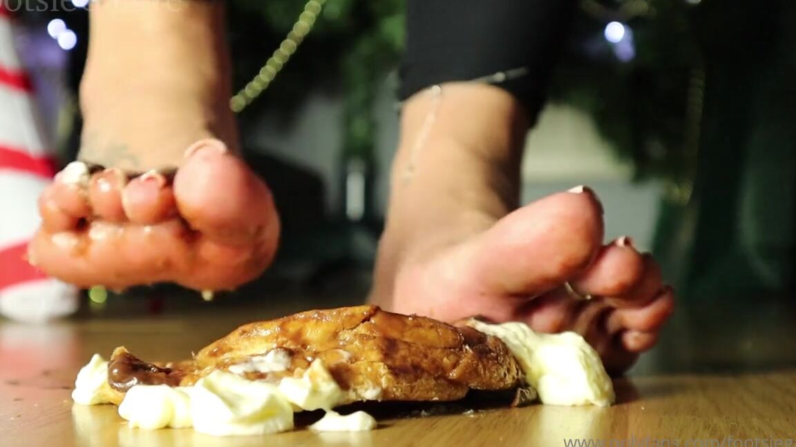 Footsiegalore Onlyfans Day 13 I Ve Been A Feeling Like Being Naughty I Hope Santa S Not Watching The Mess I Made And How