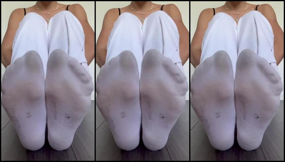 Sarina Jones Nicknamed Sarinajones 06 08 2024 Onlyfans Video No Shoes Just Todays Socks