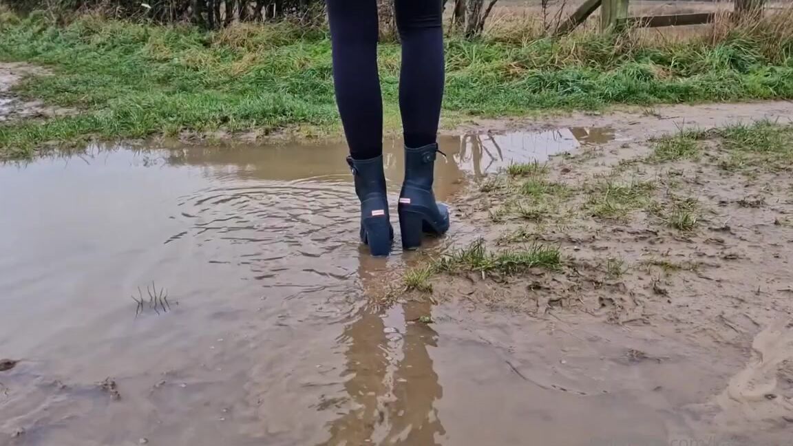 Kats Worn Heels Nicknamed Katswornheels Onlyfans Lets Try Them In Some Deeper Puddles