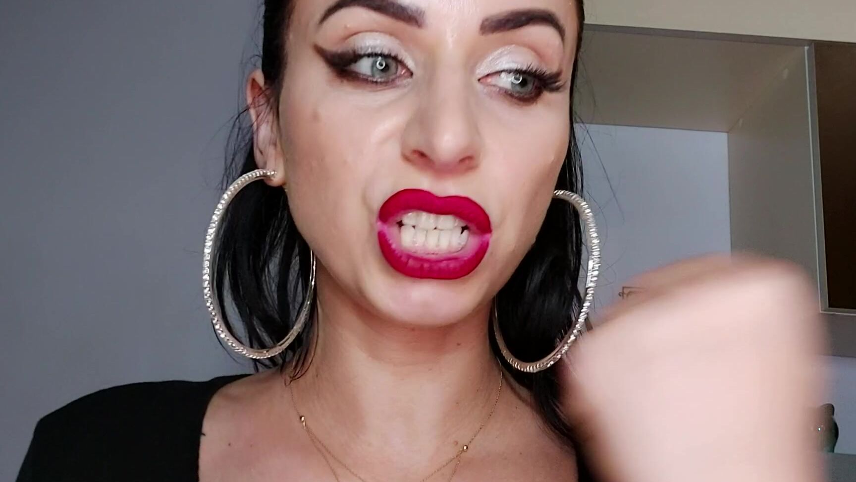 Moneygoddesss Sniffing Jerking Drone