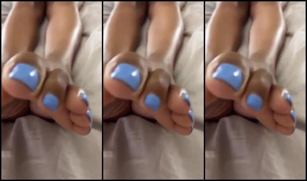 Ignore, Feet, Ebony Foot Fetish, Foot Fetish, Barefoot, SFW girl ignores you while on her laptop ManyVids