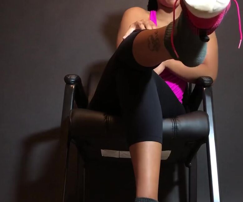 Goddess Dee Aka Welovedee Onlyfans Throwback Gym Shoe Dangle