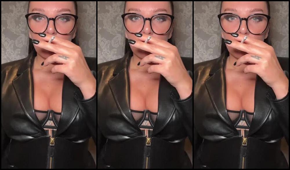 Toxicsugga Nicknamed Toxicsugga Onlyfans Full Leather Smoking Goddess Adventskalender Tor 11