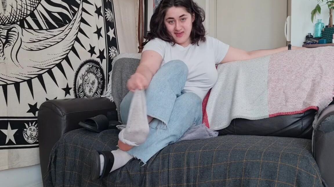 The Foot Dungeon Nicknamed The Foot Dungeon Onlyfans Jerk For These Pretty White Toes Sticking Out Of My Sliders Foot Cuck What Else Would My Feet Look