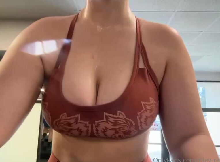 Riley Reign Leave A Tip If You Would Be My Personal Towel After A Workout