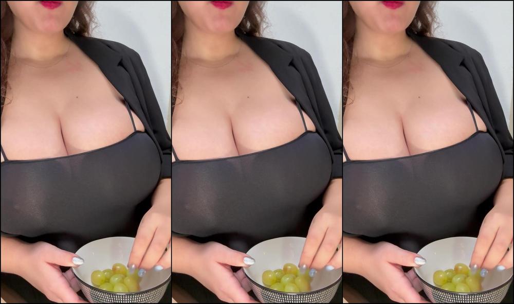 Sofianaturales 3628310242 12 31 2024 I Want To Think That I M Not The Only One Who Can T Fit All The Grapes