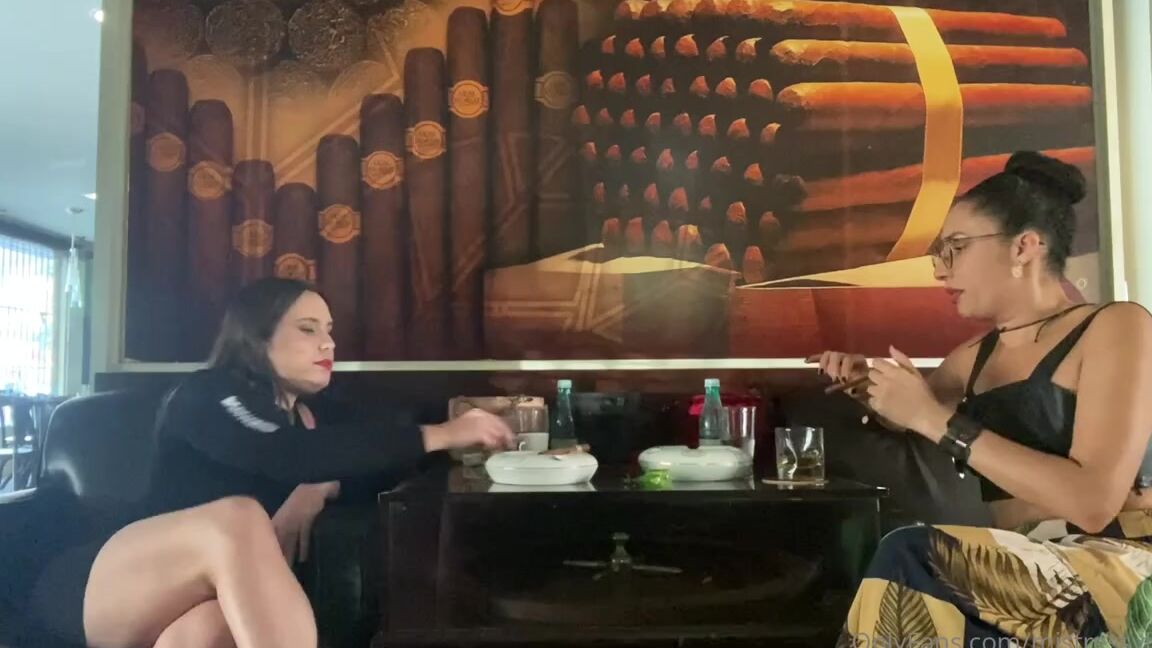 Mistress V Black Nicknamed Mistressvblack Onlyfans Imagine Yourself At Our Feet Human Ashtray Smoking Com Juliana520 Imagine Se Aos Nossos Ps Cinz