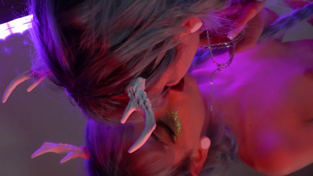 Mirror, Dancing stormyy bright lights