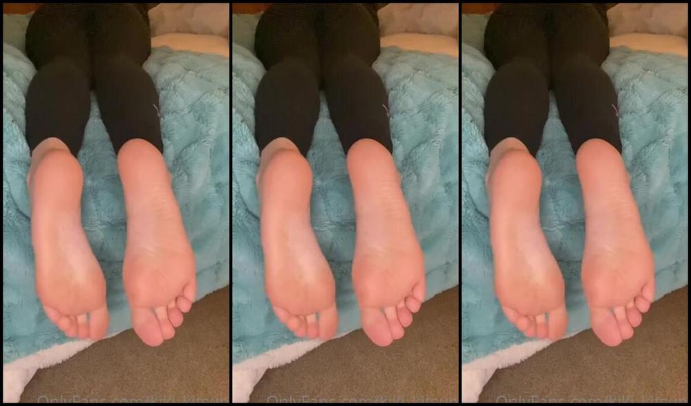 Kiki Kitsune Nicknamed Kiki Kitsune 05 17 2022 Onlyfans Video Relaxing On My Bed Reading A Book But I Totally Know Youre Into My Feet