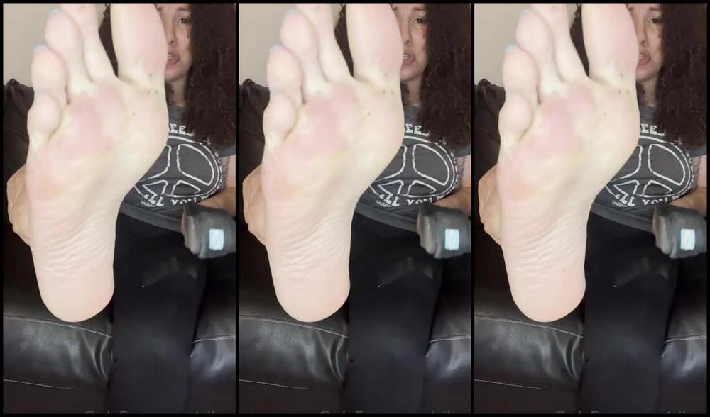 Natasha Aka Vibez3 Onlyfans Sweaty After Work Delight Swallow My Sweat Toe Jam Loser