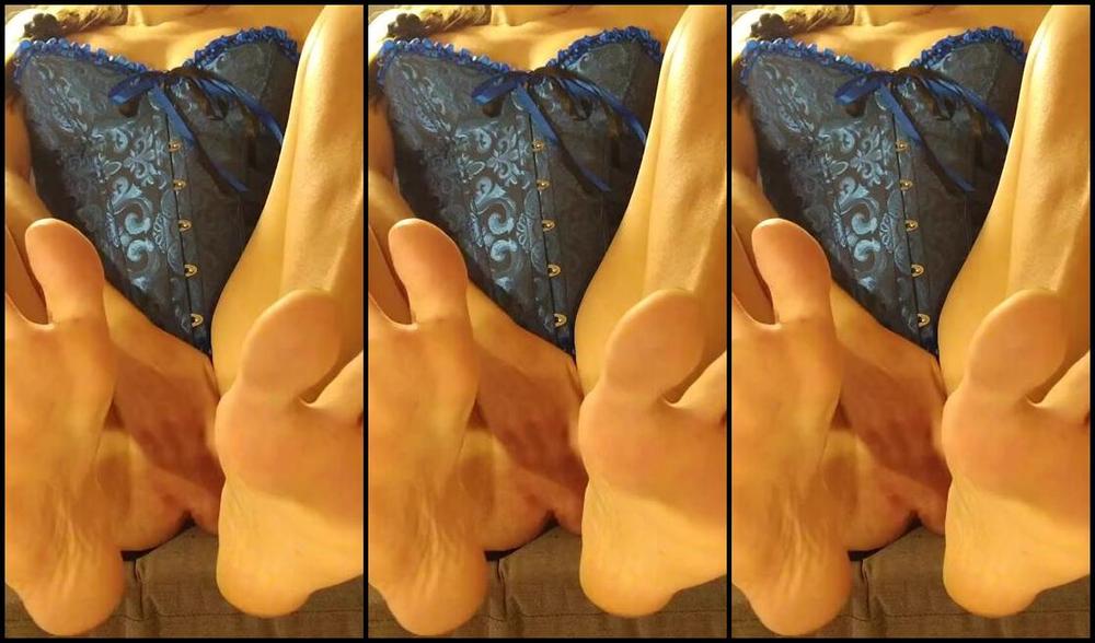 Frejas Submissive Feet Nicknamed Frejassubmissivefeet Onlyfans Tasting My Toes For You2