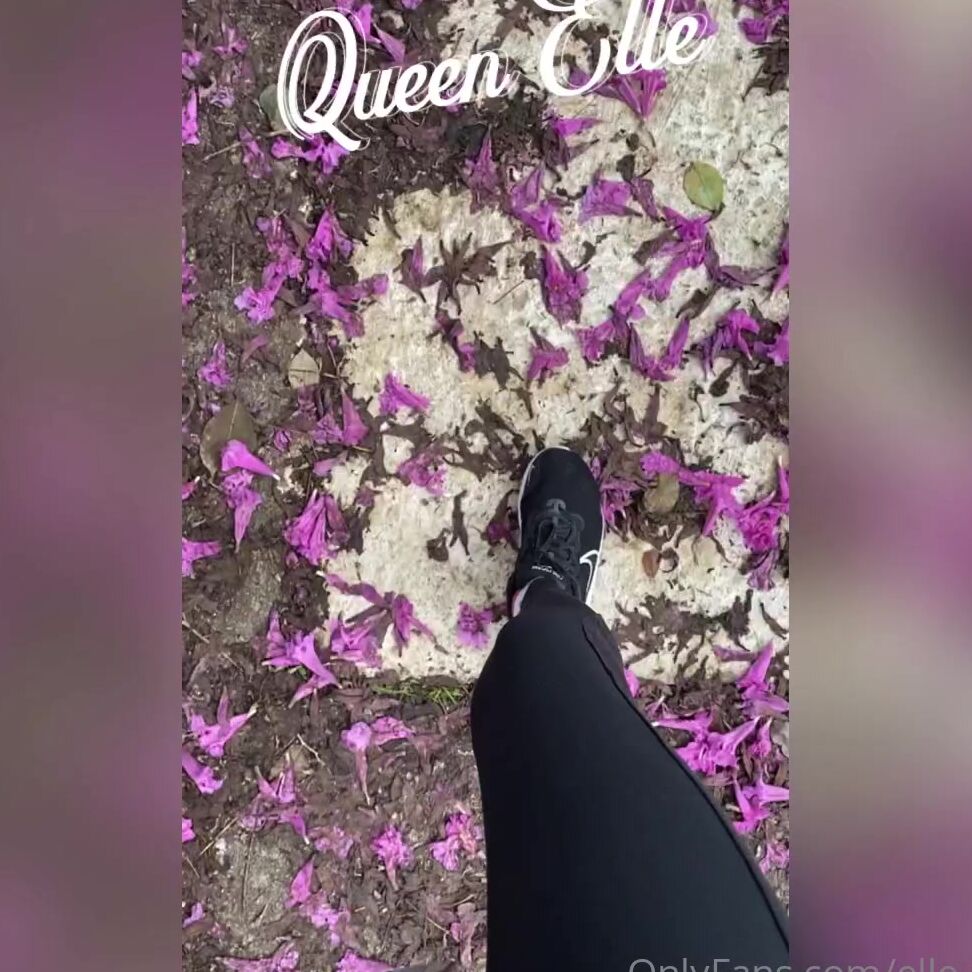 Elle O F 2132739152 06 10 2021 P S Suad Ssimos De Tanto Caminhar Sweaty Feet From Walking