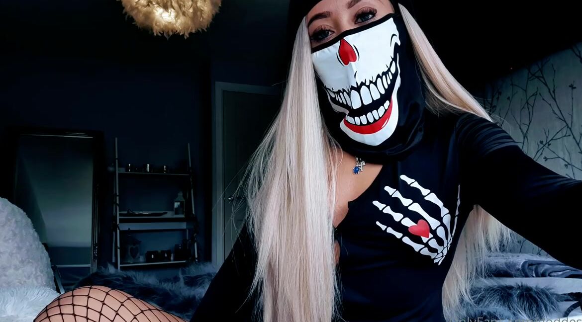 Miss Evie Lock Nicknamed Missevielock Onlyfans I Can Do Whatever I Please To You And That Pathetic Body