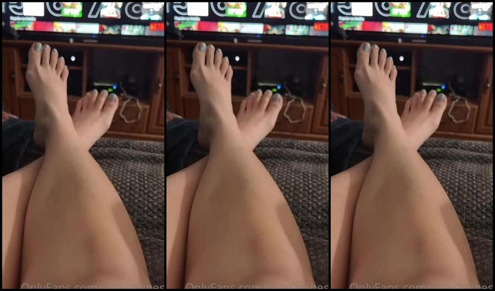 Snowpriness Onlyfans Chilling With Netflix Tonight What About You