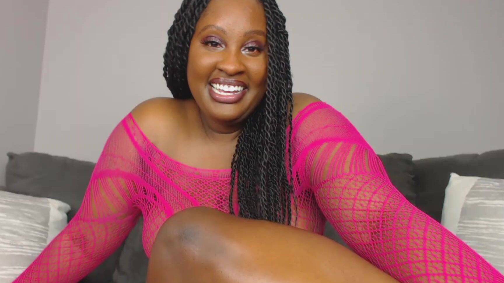 "UnfriendlyBlckHottie" arrogant woman, ebony female domination, small dicks, sph, verbal humiliation Pubes Longer Than your Cock manyvids