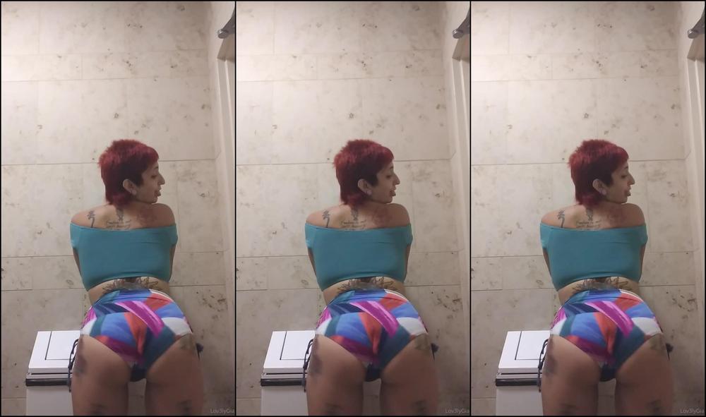 Lovelygia At The Airport Daddy Makes Me Soooo Wet So I Had To Go Play In The Bathroom