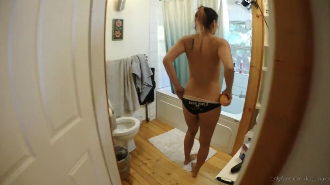 Katemaxx 35983116 06 06 2019 Here S A Random Casual Shower Vid Where I Try A Popular Trend Naked Do You Bring