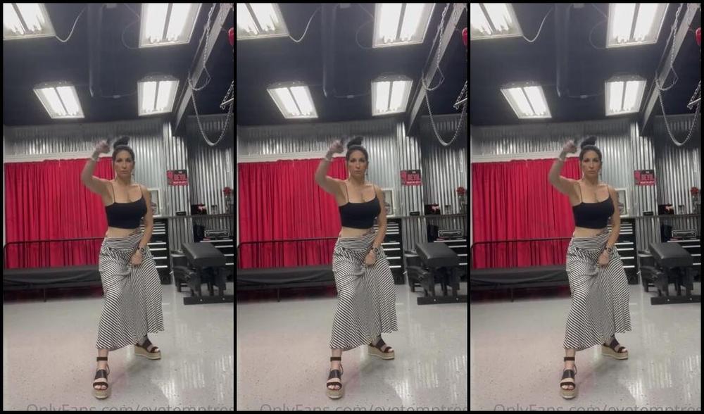 Temptress Raven Eve Aka Evetemptress Onlyfans Smaller More Session Friendly Single Tail Whip 3 5 With Cracker Fun Little Thing To Dance