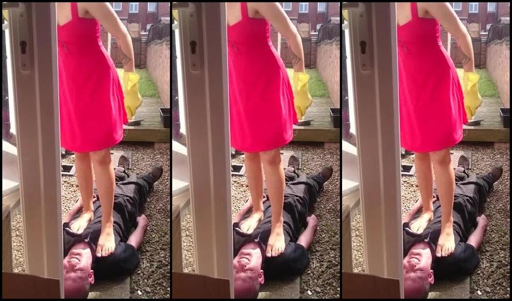 Yourgoddessanna51K Nicknamed Yourgoddessanna1 12 22 2017 Onlyfans Video Gardening With My Bitch Cleaning My Dirty Feet After Ht