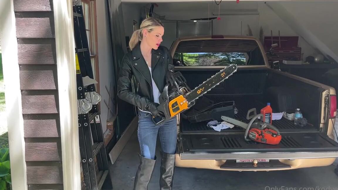 Kodyevans Onlyfans Why Do I Have So Much Fun With Chainsaws