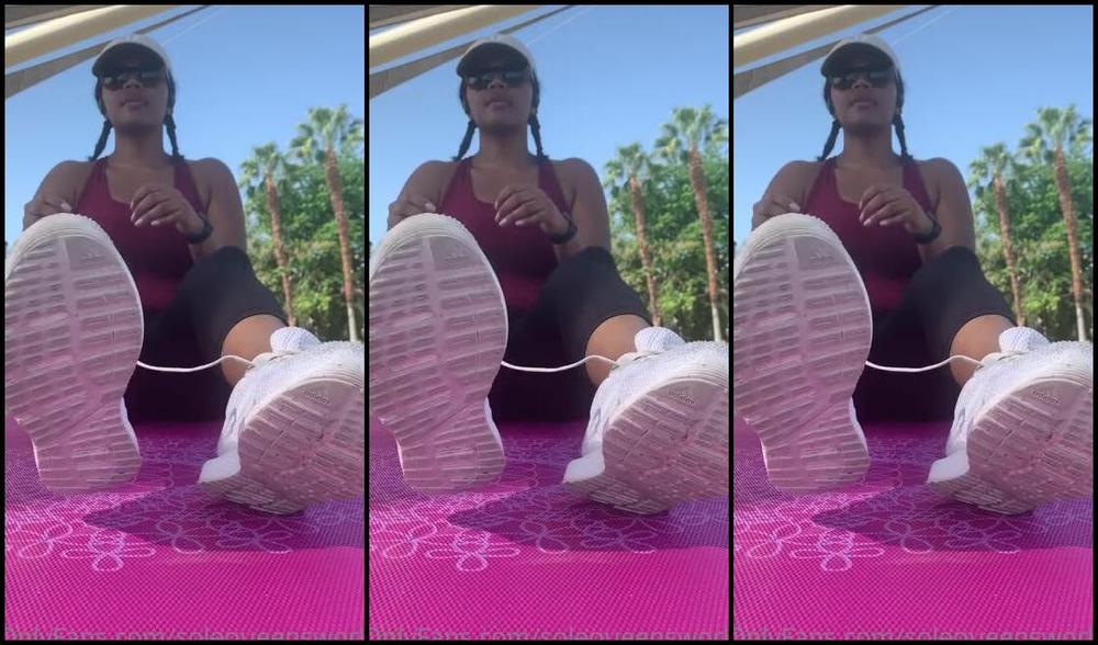 Sole Queen Nicknamed Solequeensworld Onlyfans Decided To Let My Feet Breathe After My Park Walki Wonder If I Have Any Secret