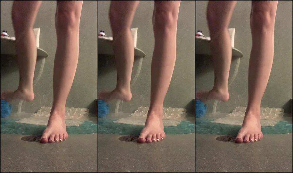 Kiki Kitsune Shower Time