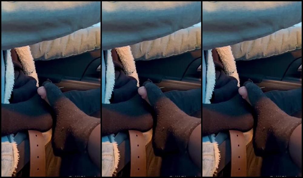 Stillsinning Nicknamed Stillsinning Onlyfans Got A Little Bored On The Road Found Something To Play With 3