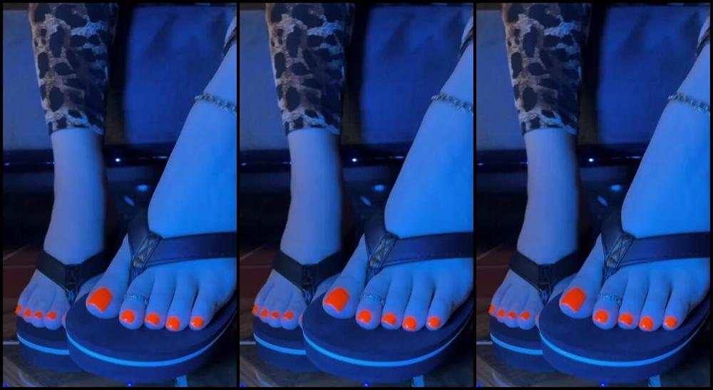 Goddess Cinnamon Aka Cinnamonfeet2 Foot Fetish 10 06 2024 Onlyfans Video Ive Got All The Candy You Need For The Season Come Taste Their Sweet Flavor