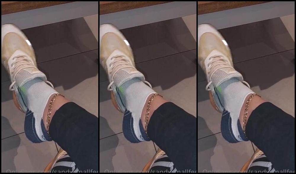 Mica Sandy Nicknamed Sandysmallfeet Onlyfans I Dont Mind Taking My Socks Off At The Mall