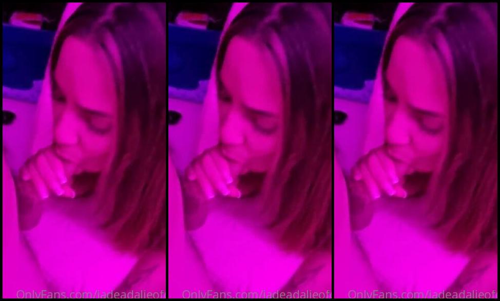 Jadeadalieofc 2291239882 12 03 2021 He Asked To Film Me Sucking O Cliente Pediu Pra Filmar Eu Engolindo Tudinho