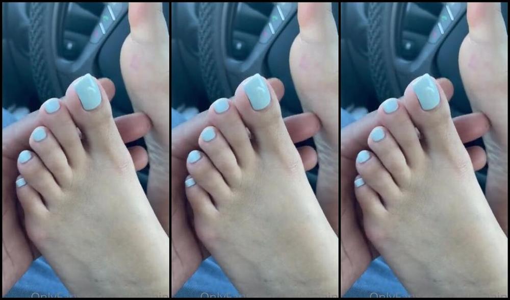 Kali Domina Nicknamed Kvlidomina Onlyfans Do You Think You Could Focus Driving While I Rest My Perfect Feet On You Httpsonlyfanscomdallasfoot