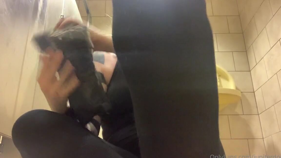 Jupiter Domina Nicknamed Jupiterdomina Onlyfans Died My Hair Put Makeup On And Went Hiking Yesterday Fingers Crossed My Health Sticks Around