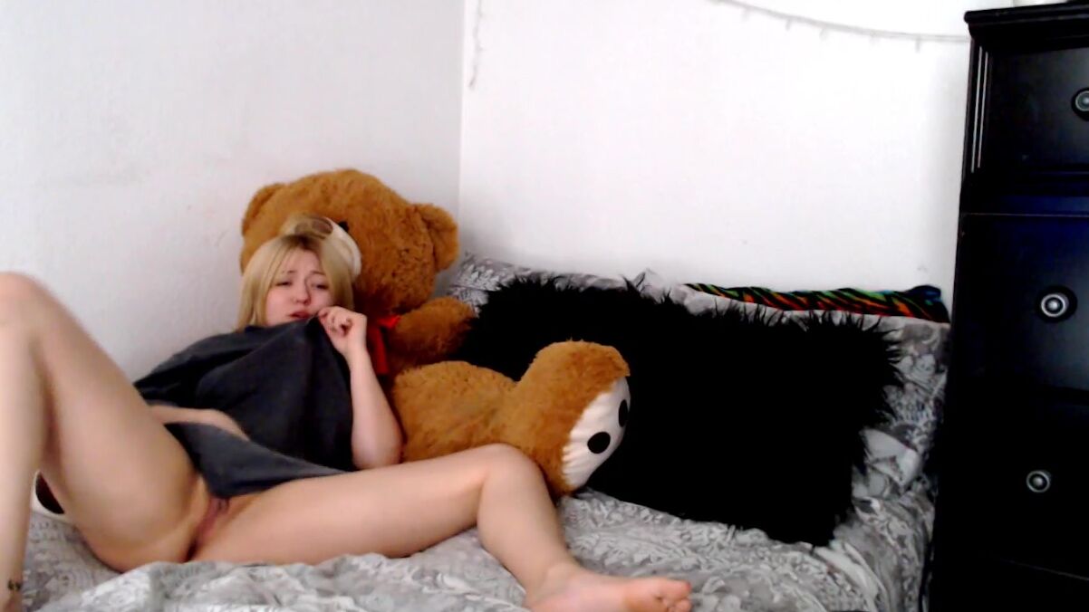 Age Play, Pillow Humping, Daddys Girl, Dirty Talking, Teens kalliyarose cumming in daddies dirty tee shirt ManyVids