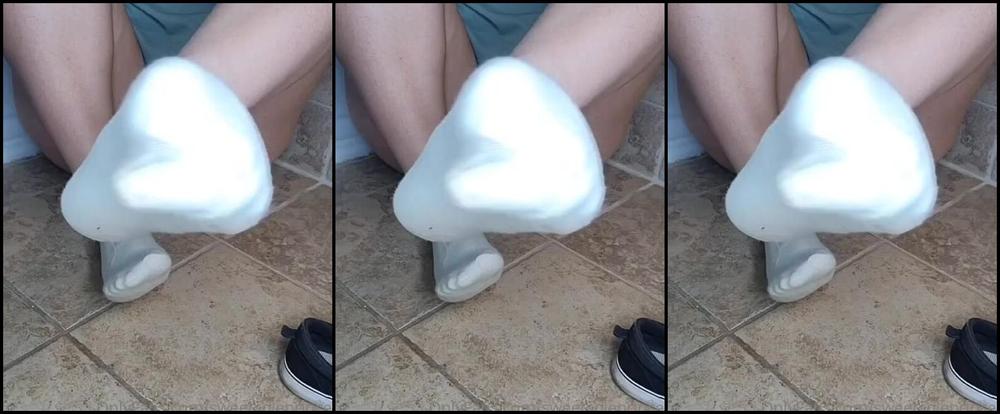 Megan Fletcher Aka Sweetsoleprincess Onlyfans Taking Off My Shoes And Socks After Errands I Used My Ring Light So You Could