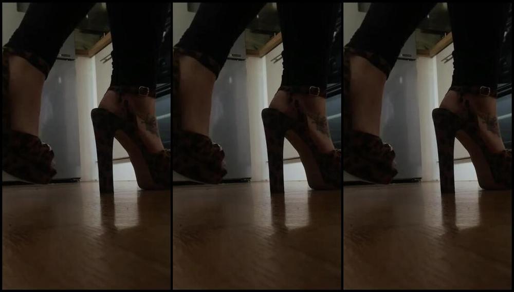 Footsiegalore Onlyfans Only Fans Exclusive Leopard Heels In The Kitchen