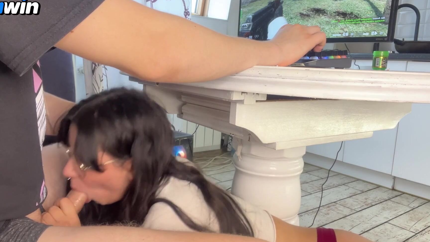 Ev4Evans Сводная Сестра Глубоко Заглотила Пока Я Играл В Csgo Сперма На Лице