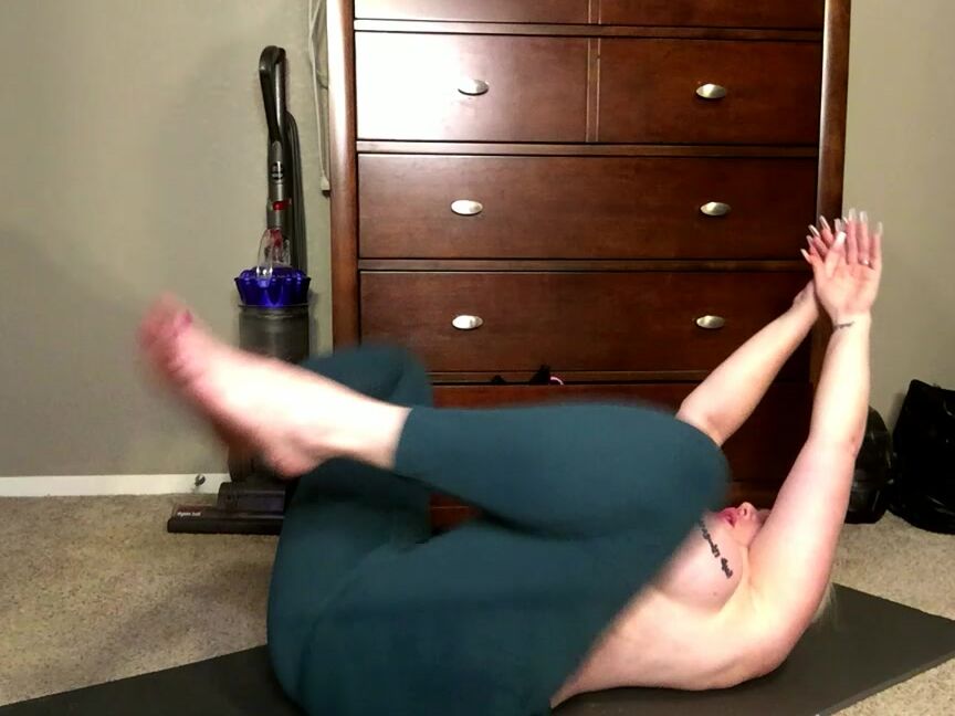 katrinathicc-08-06-2021-2131007096-stream-started-at-06-08-2021-06-41-pm-30-minute-topless-ab-workout