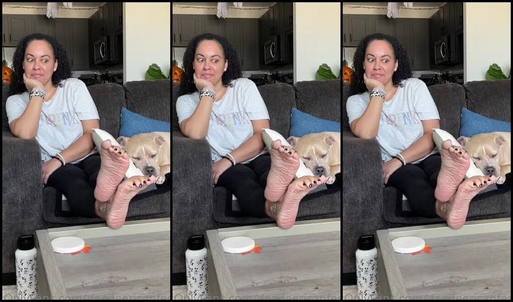 Deedeericanfeet Onlyfans How Random And Cute This Is Wit My Feet Propped Up And This Cute Pitt Next To Me His Name