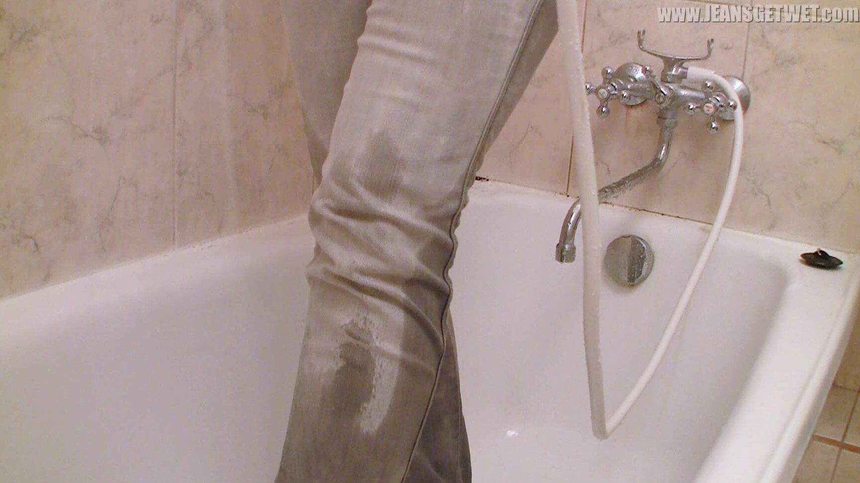 Dasha Jeansgetwet Com Lara The Jet Of Water Between Her Legs