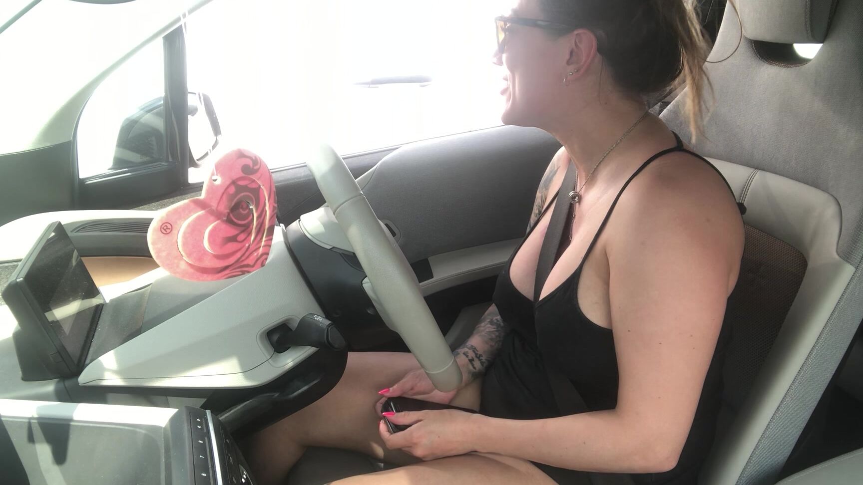 "SuzieLove212" caught, public flashing, public nudity, public outdoor, pussy play CAUGHT Pussy Play in Car manyvids