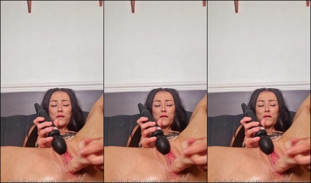 rileyridesreece-09-07-2021-2158750628-i-wish-this-pussy-juice-was-squirting-in-your-face