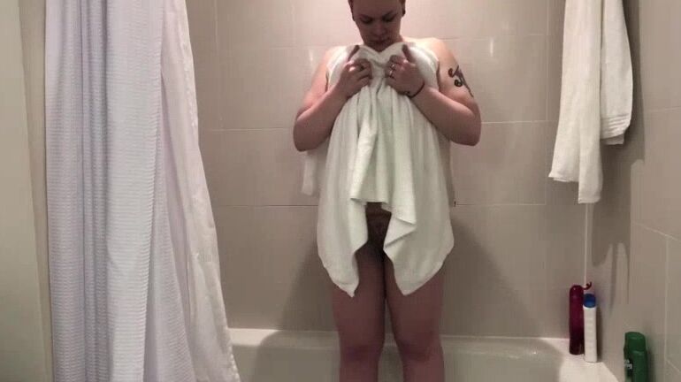 Leena Lux Voyeur Shower