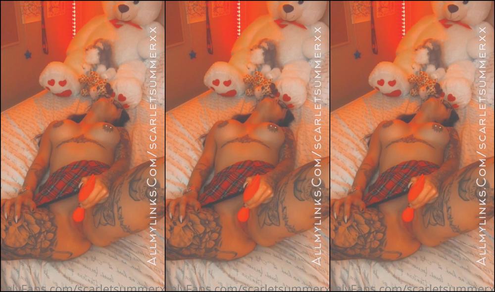 scarletsummerxx-07-10-2021-2241155422-here-s-a-new-video-for-my-babies-i-know-y-all-love-a-school-girl-vibe-espe