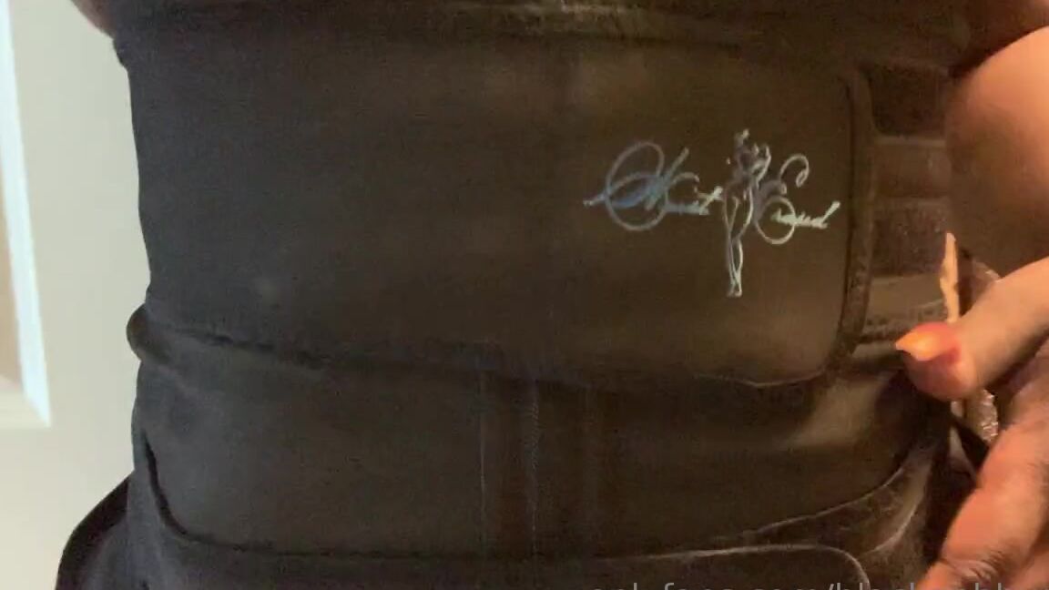 Mistress Gabby Nicknamed Blackgabbydoll Onlyfans Do You Like When A Girl Where S Sneakers On A Date I M Going Super Chill Tonight Wish Me Luck I M