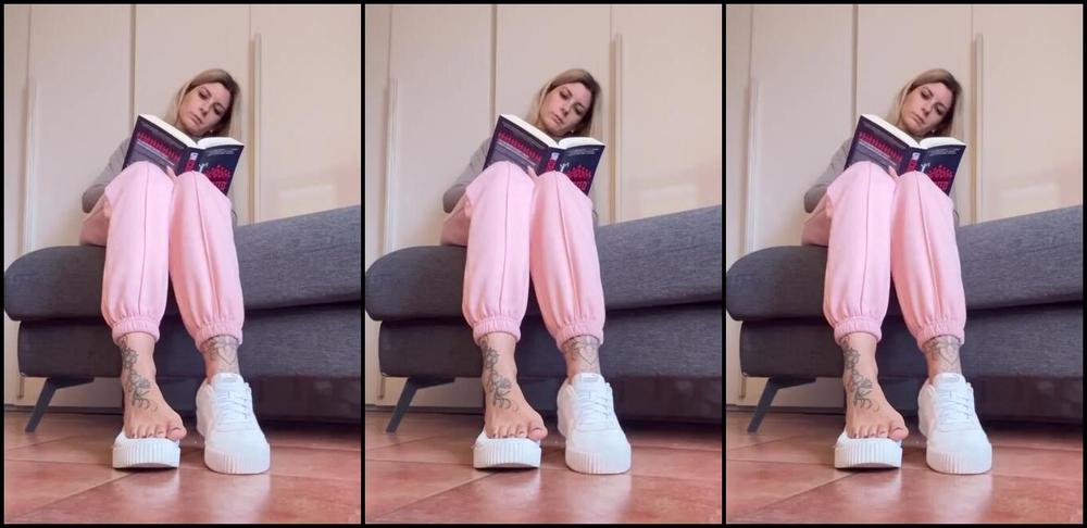 Daliadiamantevip Onlyfans Stavo Leggendo Un Libro Tu Eri Davanti A Me Mi Stavi Guardando I Was Reading A Book You Were 5P